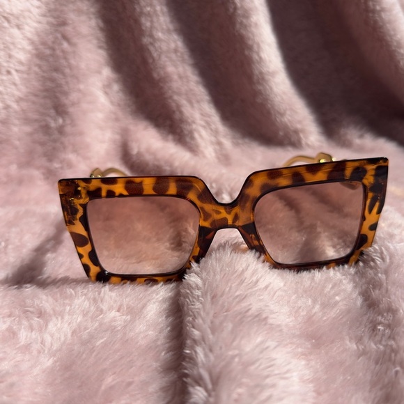 🔥Leopard Print Chain Frame - Picture 3 of 3